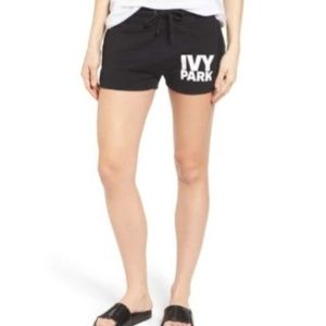 🎉Sold out🎉Ivy Park black logo shorts